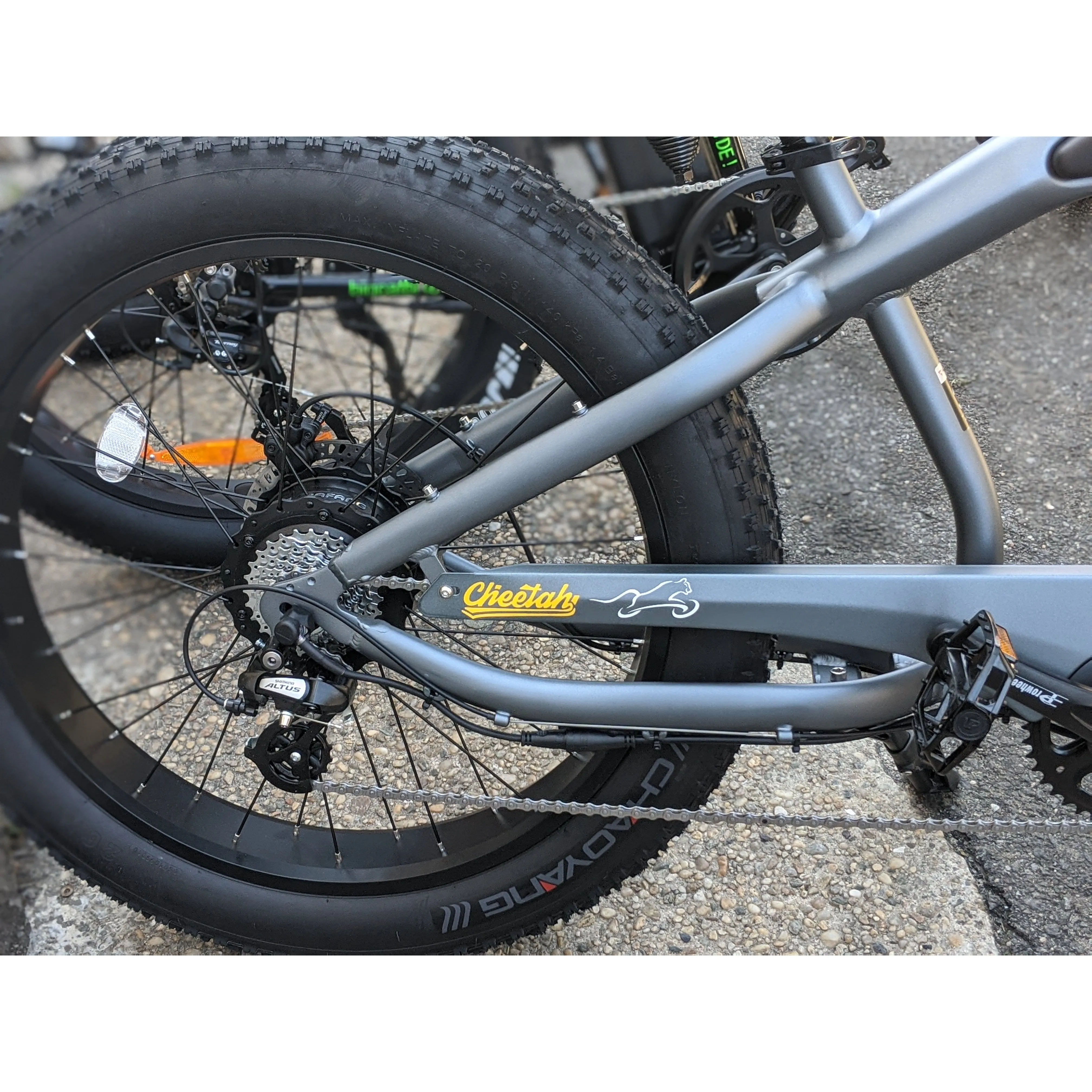 2024 Big Cat Cheetah XXL 17.5AH 750 watt- 26" Road Cruiser Electric Bike